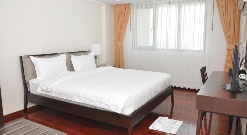 Myanmar Life Hotel Yangon Exterior photo