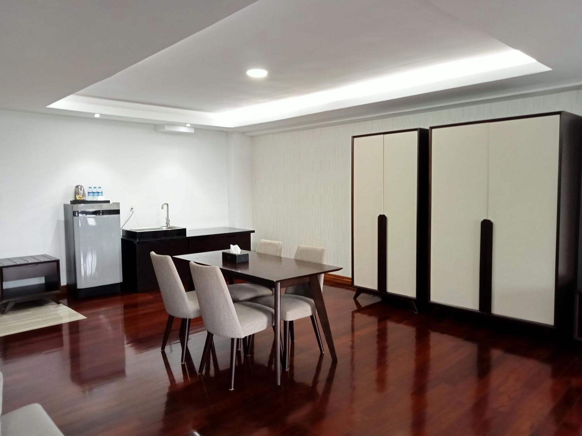 Myanmar Life Hotel Yangon Exterior photo