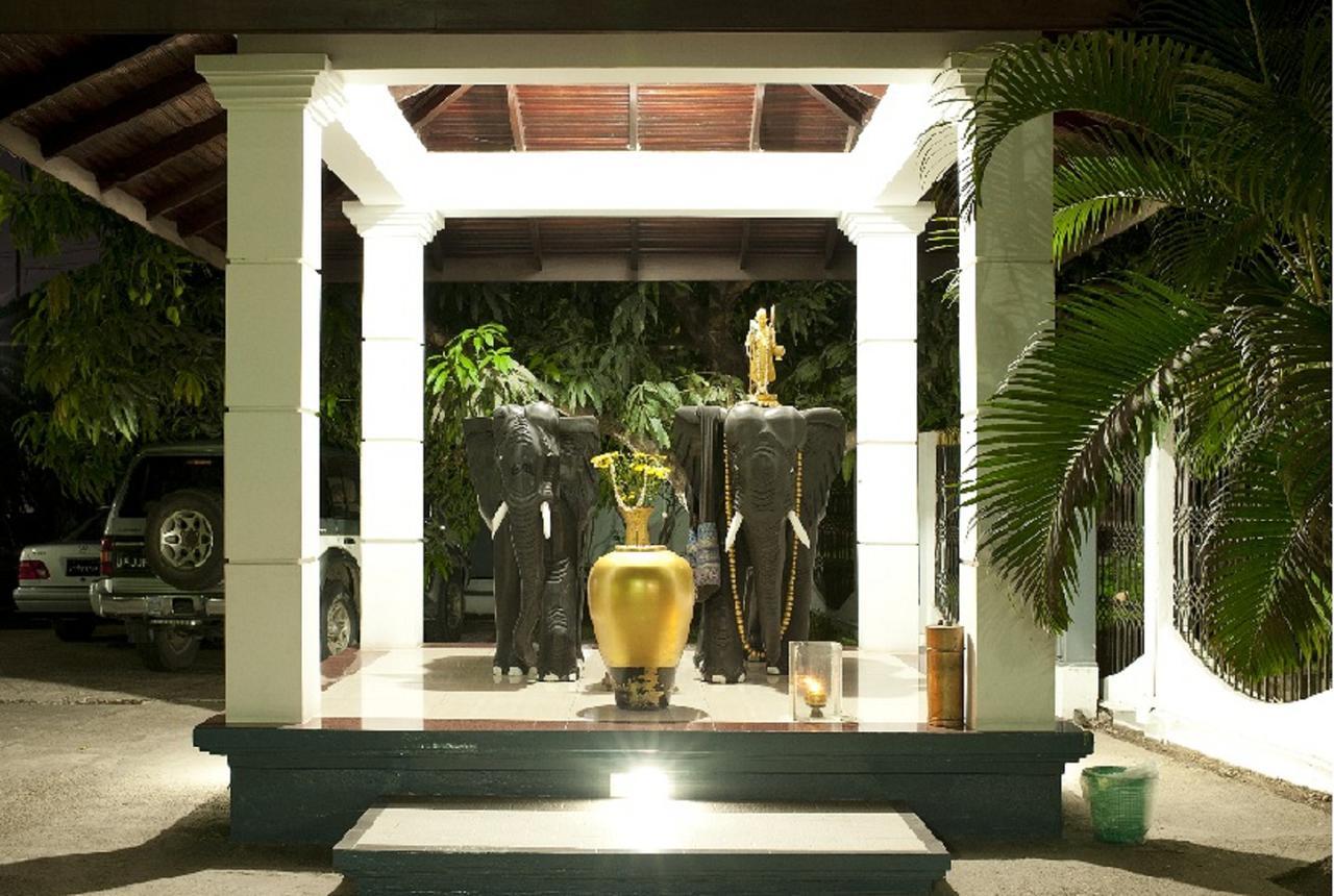 Myanmar Life Hotel Yangon Exterior photo